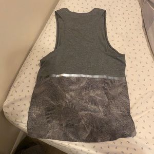LULU LEMON SIZE S TANKTOP FOR WORKING OUT